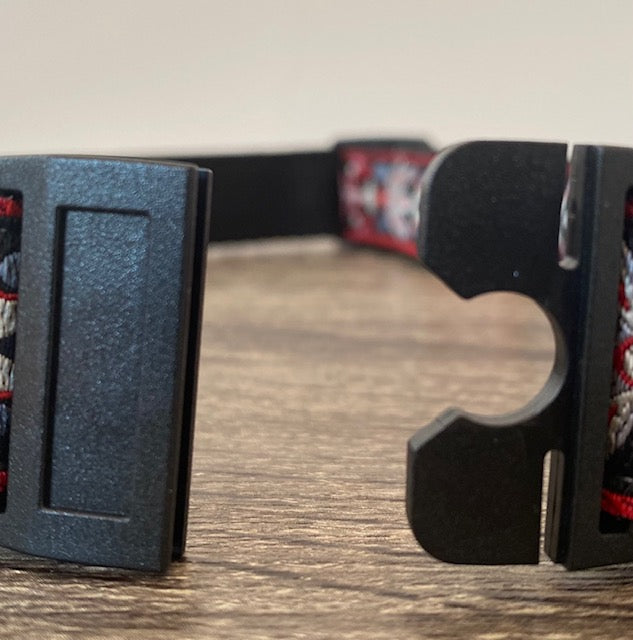 Plastic buckle for 1 inch wide Parisian pattern Diva Dog safety release buckle collar for big and giant dogs with necks between 24 and 32 inches