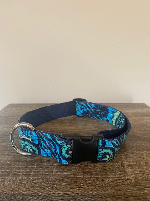 Decorative 1.5" wide collar from Mimi Green for giant and big dogs with 29 inch to 33 inch necks.