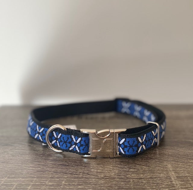 1 inch wide blue and white criss cross pattern on black Diva Dog collar for big and giant dogs with necks between 24 and 32 inches