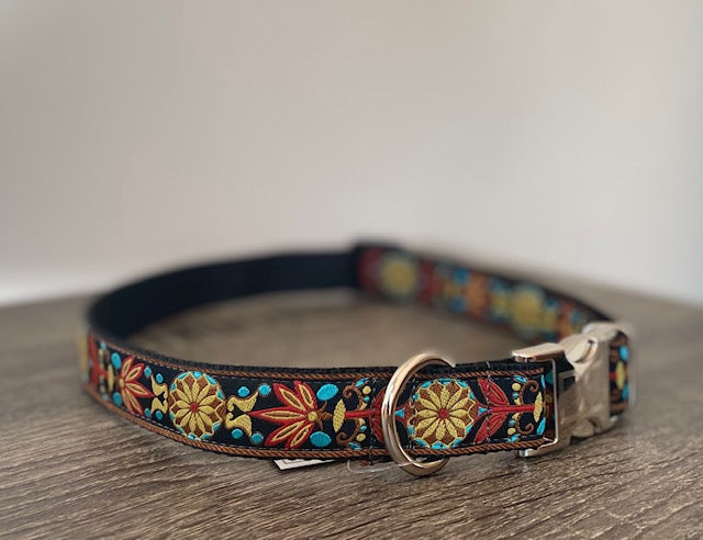 1 inch wide Parisian pattern Diva Dog collar for big and giant dogs with necks between 24 and 32 inches