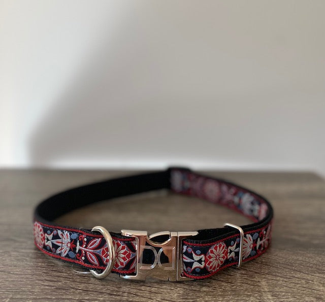 1 inch wide red and black fancy pattern Diva Dog collar for big and giant dogs with necks between 24 and 32 inches