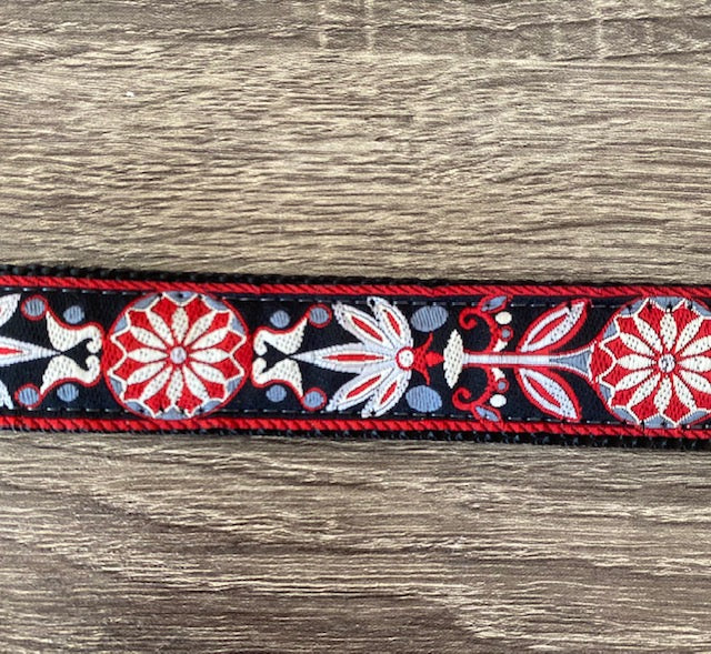 1 inch wide red and black fancy pattern Diva Dog collar for big and giant dogs with necks between 24 and 32 inches