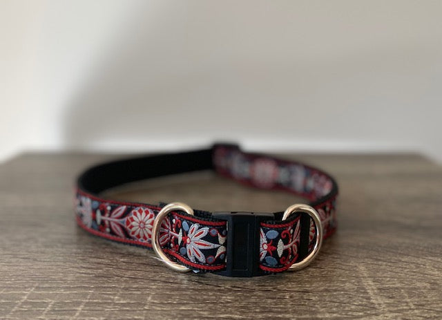 1 inch wide red and black fancy pattern Diva Dog safety release buckle collar for big and giant dogs with necks between 24 and 32 inches